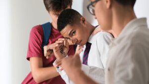 Scopri di più sull'articolo Violenza e paura: cosa ci chiedono gli adolescenti? I dati dell’indagine Demopolis
